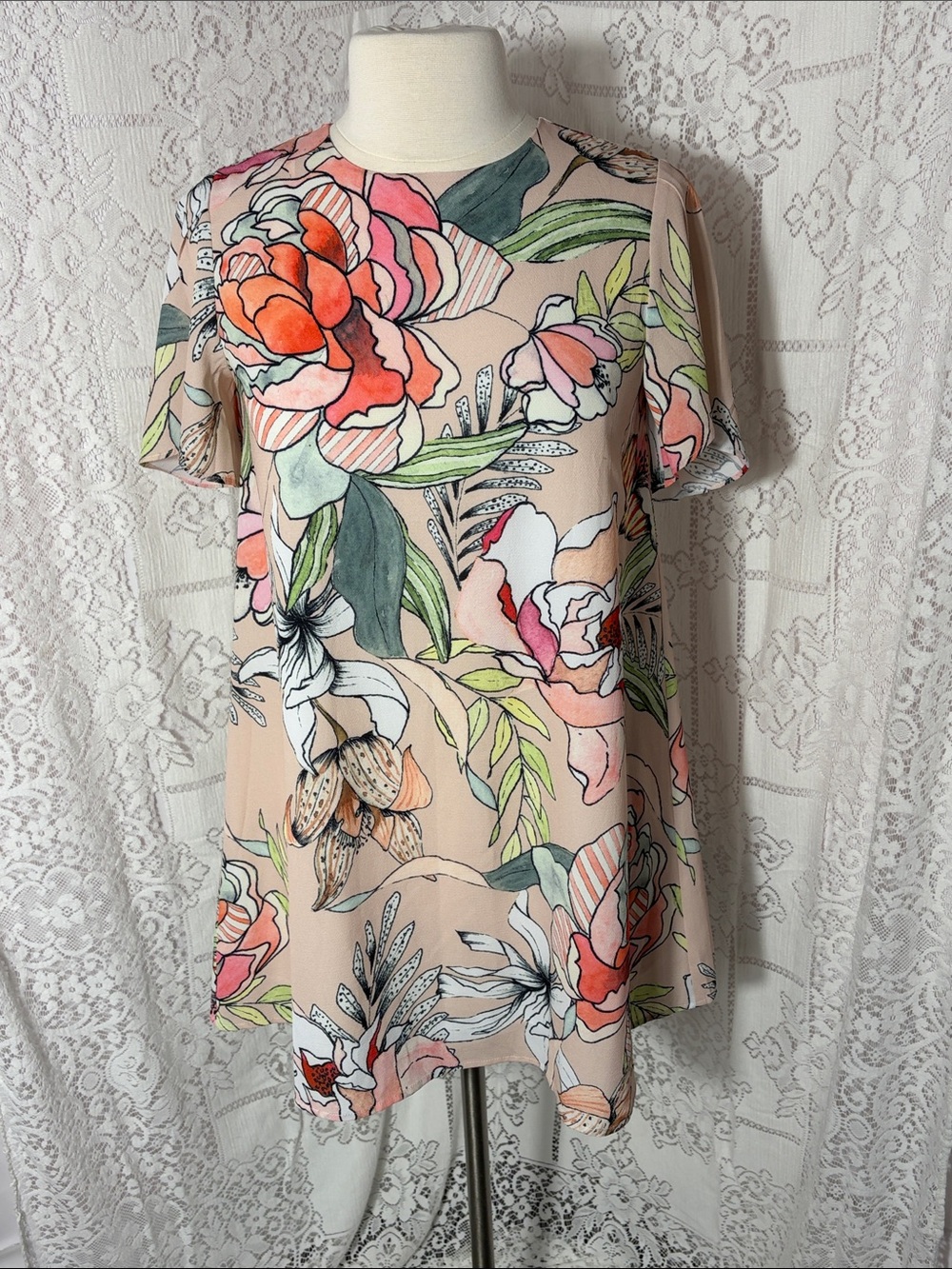 Floral Short Sleeve Tunic Top in Blush Pink